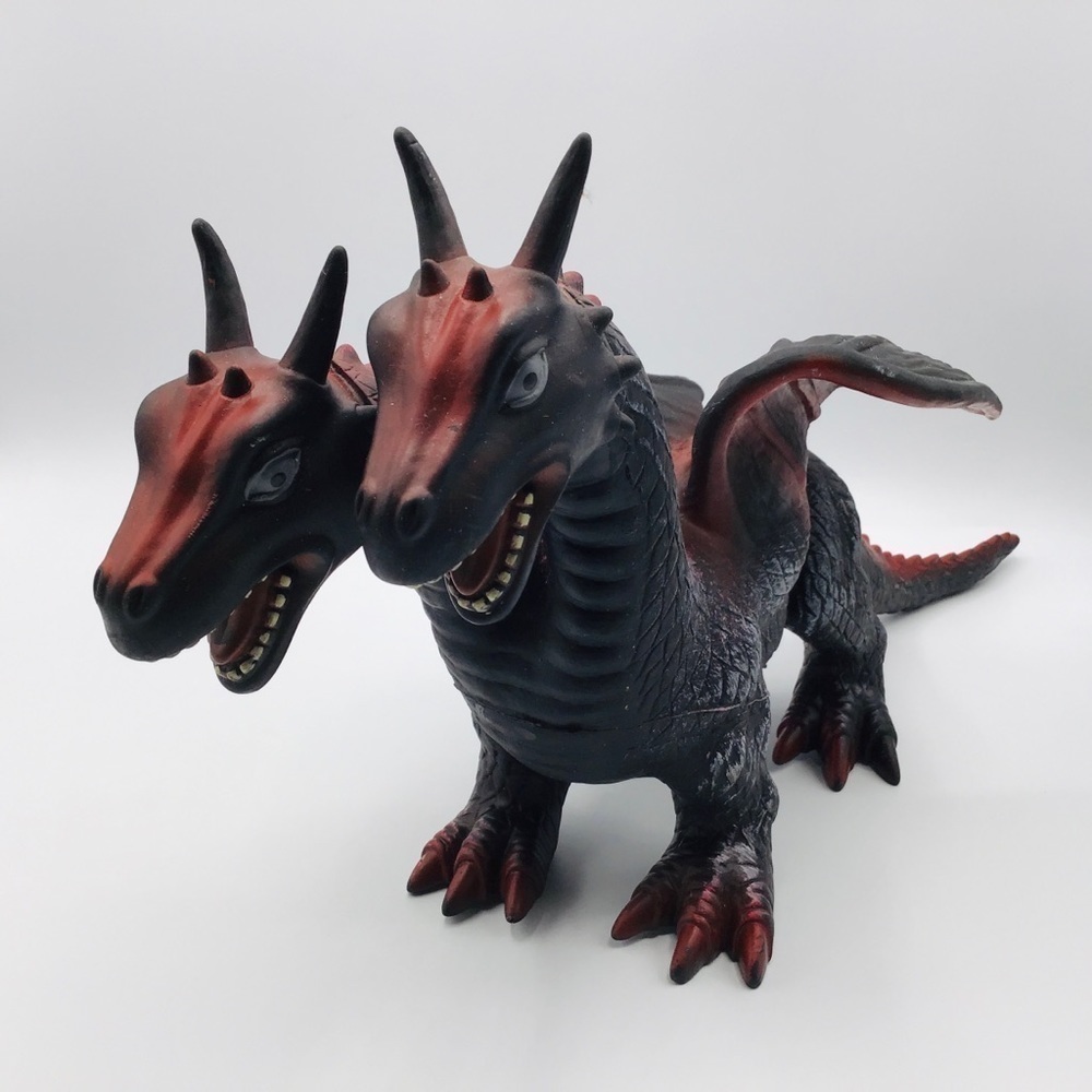 TOYS R Us 2 Headed Dragon Maidenhead Rubber D&D Figure Toy Fantasy 2010
